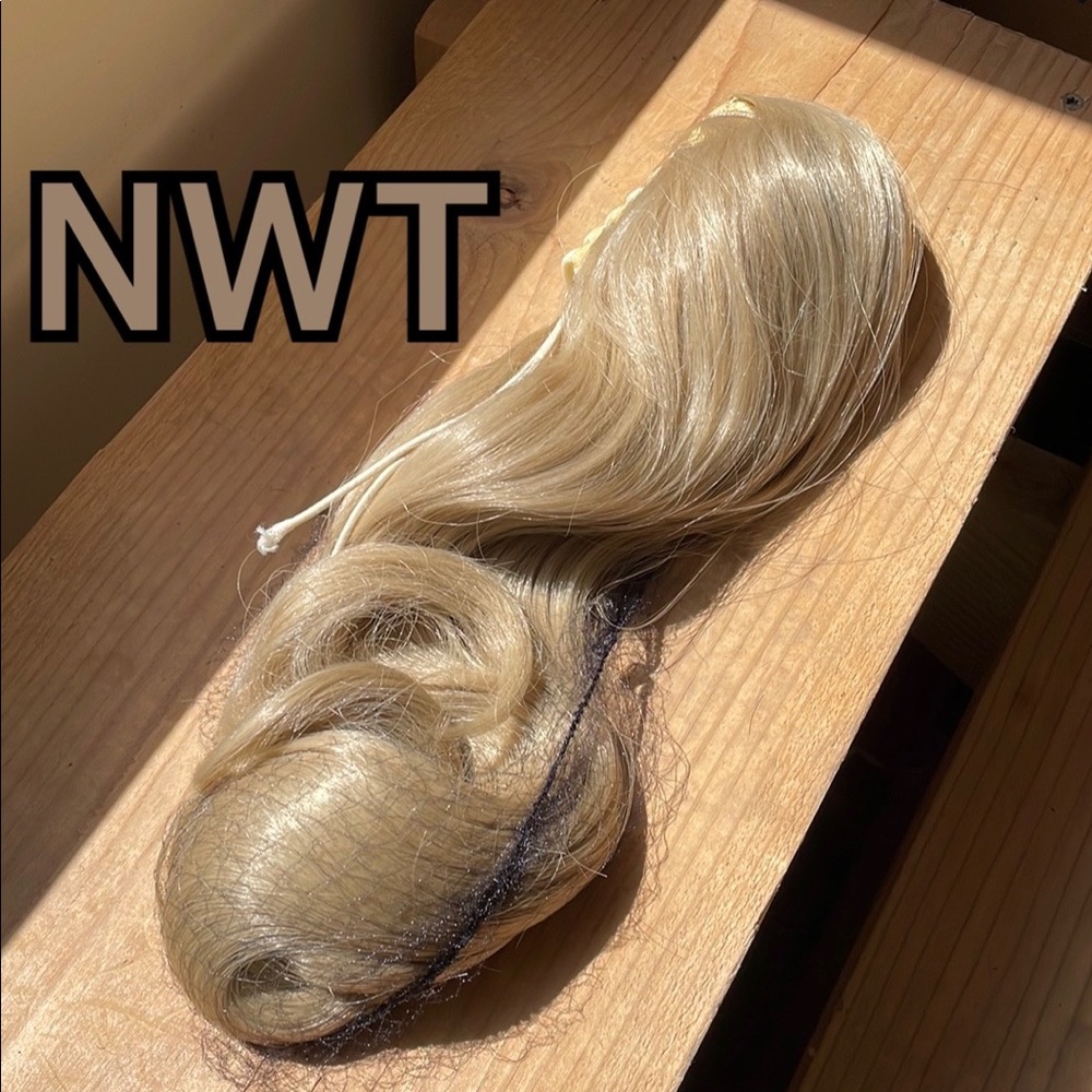 NWT 20” dirty blonde Ariana long clip drawstring ponytail beach wavy clip new